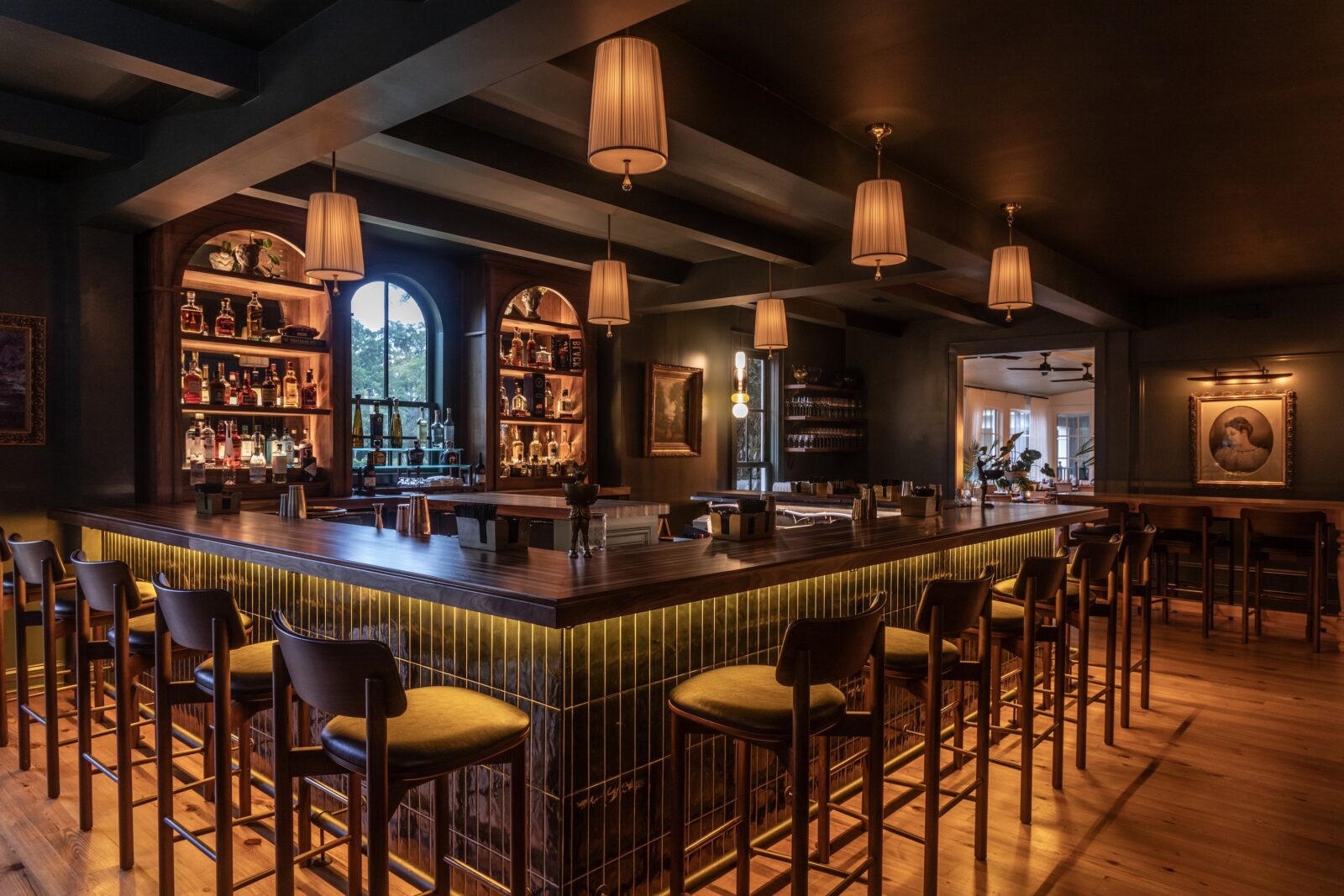 bar and cocktail lounge