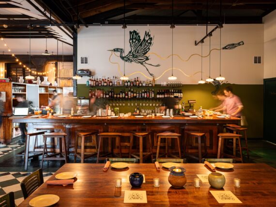 Figulina community table bar